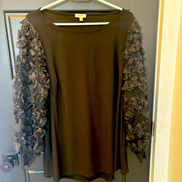 🩷2/$30❤️Laura ➕ Size 1X Black Blouse with mesh and 3D flowers - Picture 1 of 5